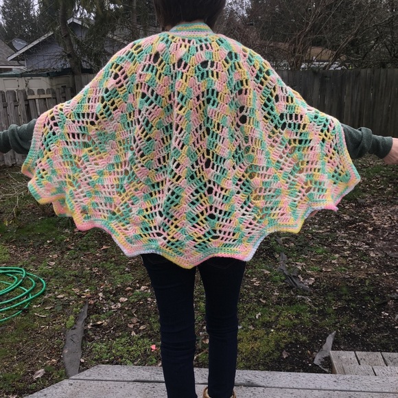 Handmade cape or shawl knitted pastel - Picture 3 of 8